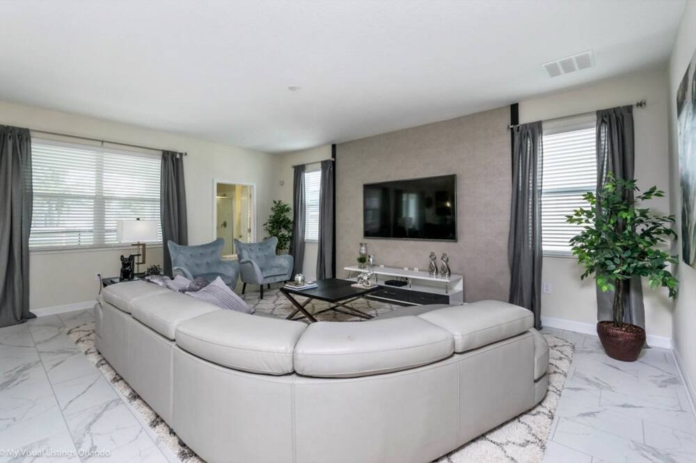 Photo of Livingroom in Davenport