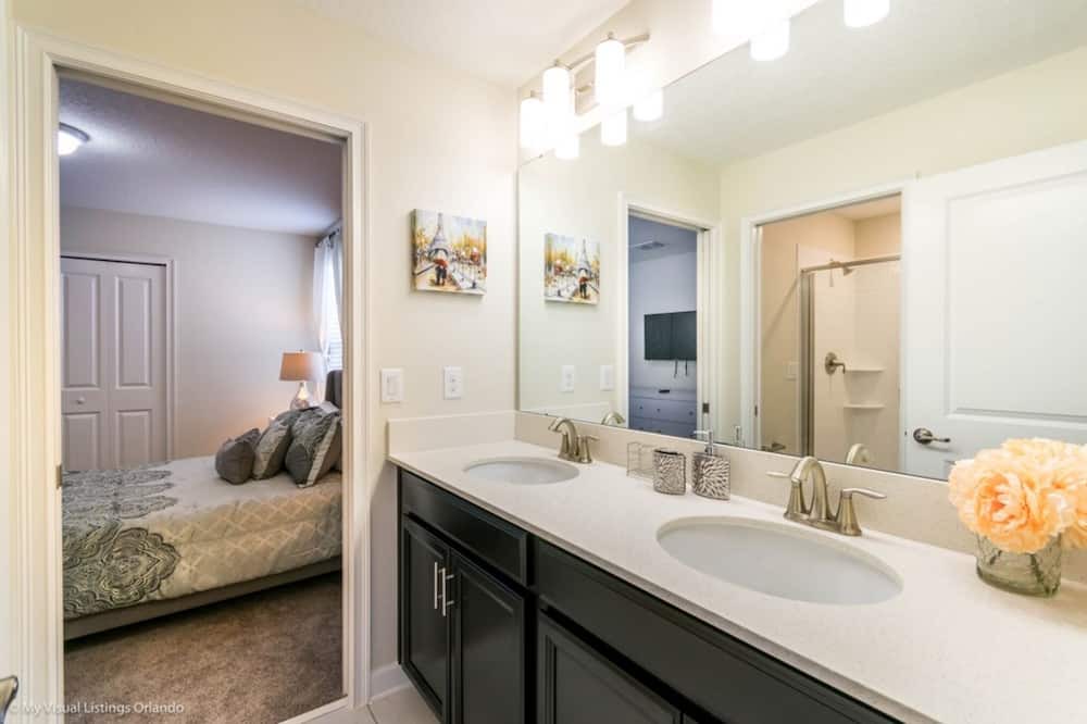 Photo of Bathroom in Davenport