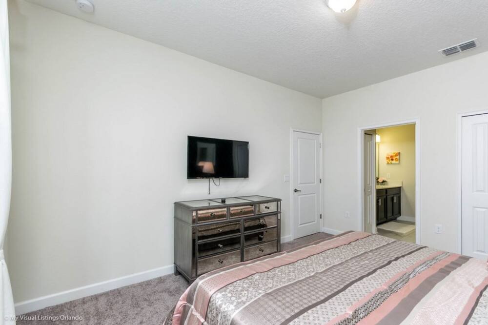 Photo of Bedroom in Davenport
