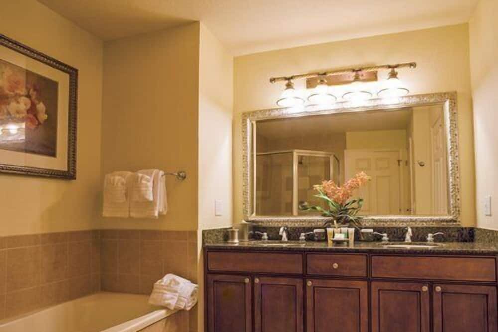 Photo of Bathroom in Reunion