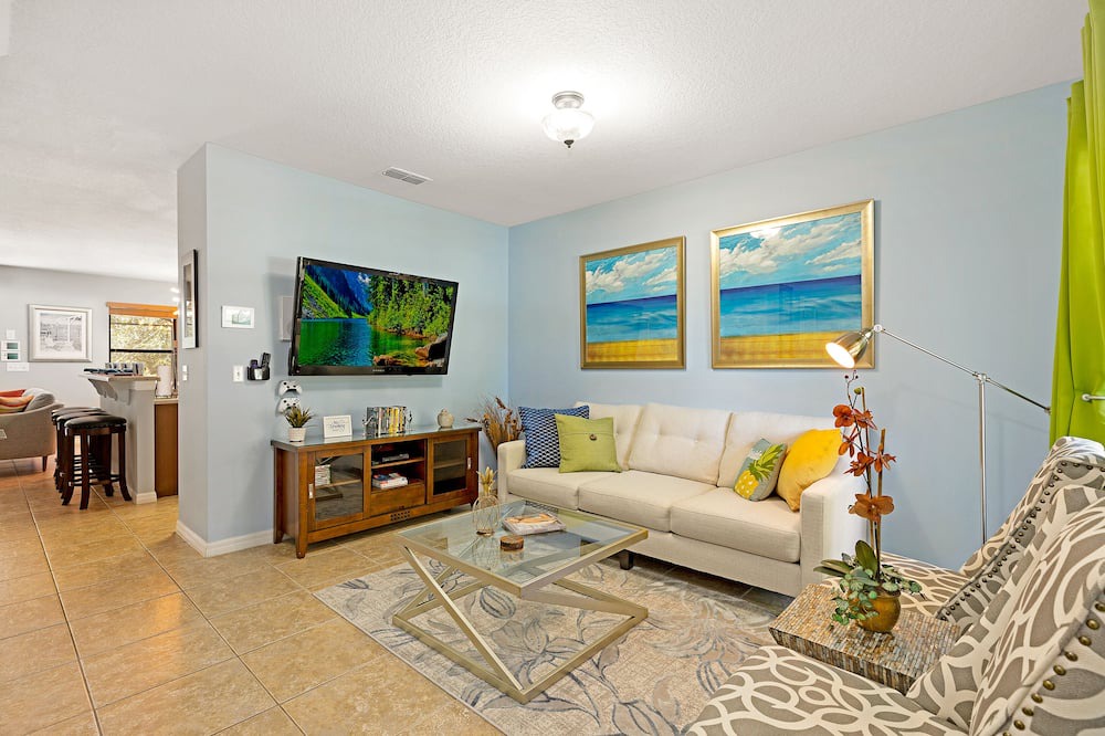 Photo of Livingroom in Cypress Pointe