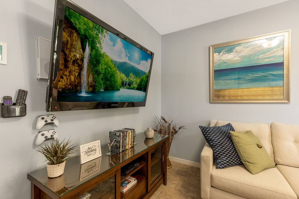 Photo of Livingroom in Cypress Pointe