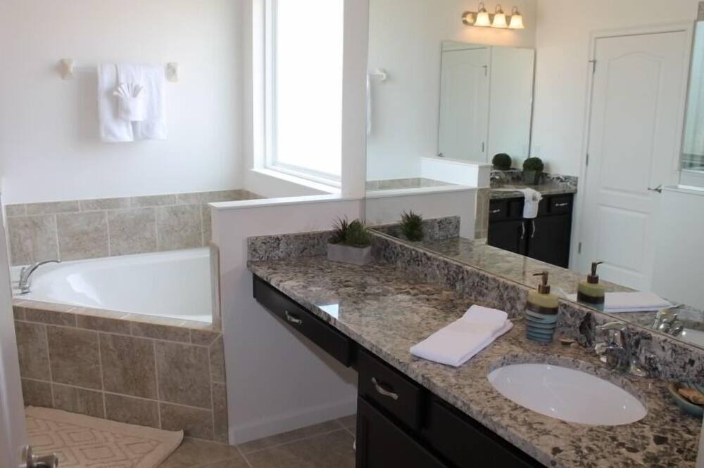 Photo of Bathroom in Loughman