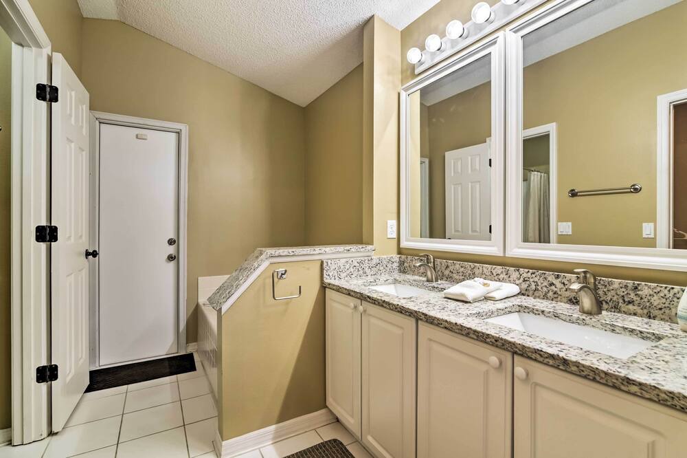Photo of Bathroom in Sunridge Woods
