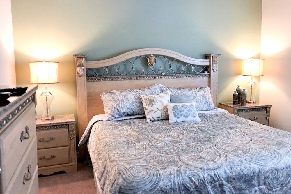 Photo of Bedroom in Lake Wilson Preserve