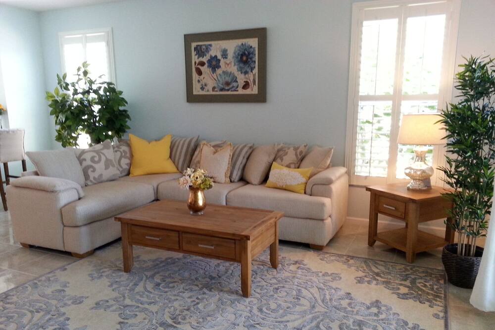 Photo of Livingroom in Esprit