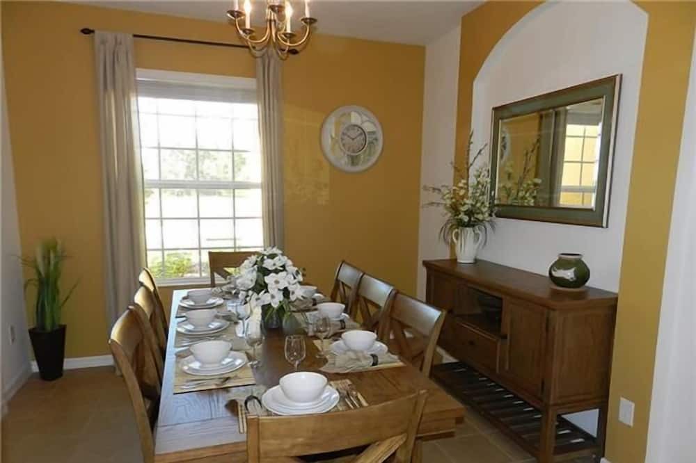 Photo of Bedroom in Watersong