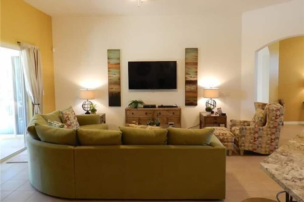 Photo of Livingroom in Watersong