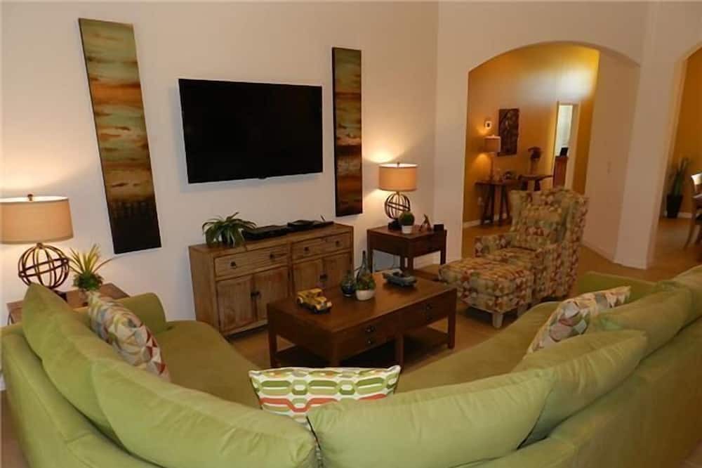 Photo of Livingroom in Watersong