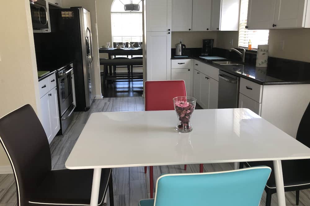 Photo of Kitchen in Pinewood Country Estates