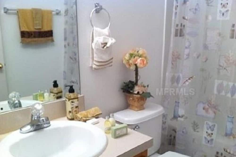 Photo of Bathroom in Crestwynd Bay