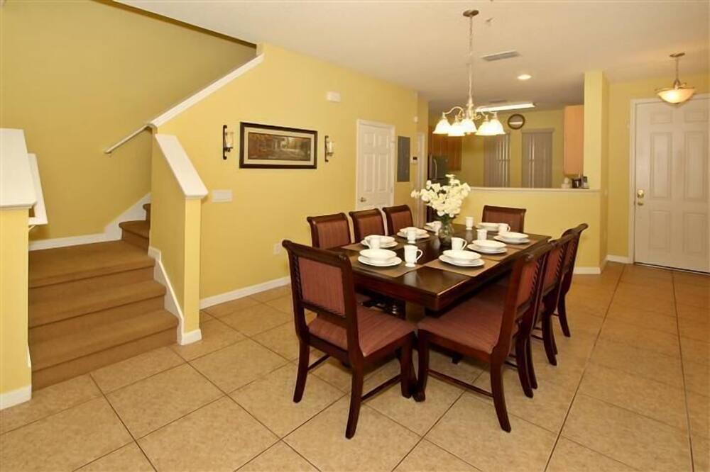 Photo of Livingroom in Crestwynd Bay