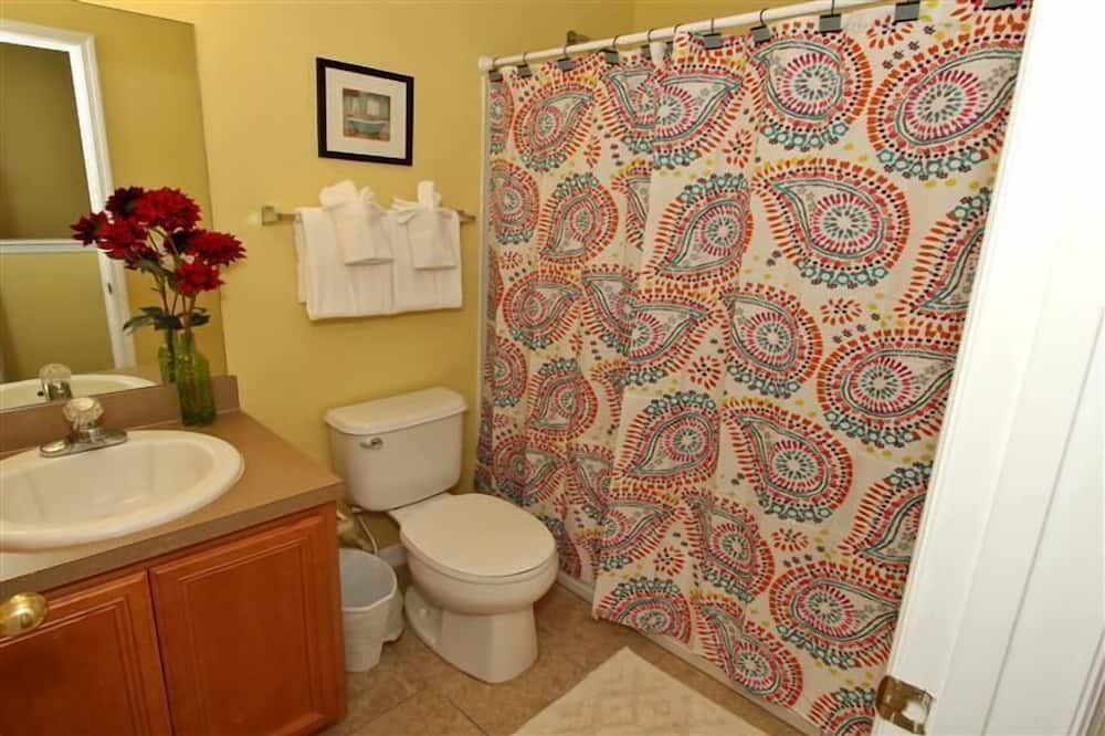 Photo of Bathroom in Crestwynd Bay