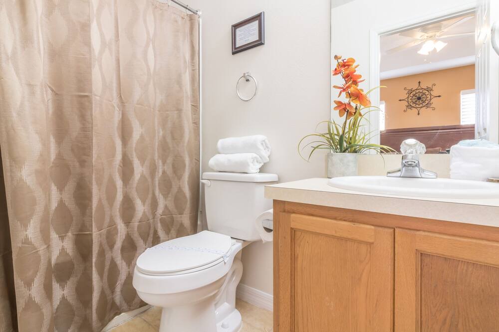 Photo of Bathroom in Crestwynd Bay