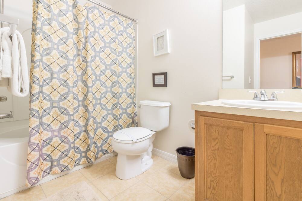 Photo of Bathroom in Crestwynd Bay