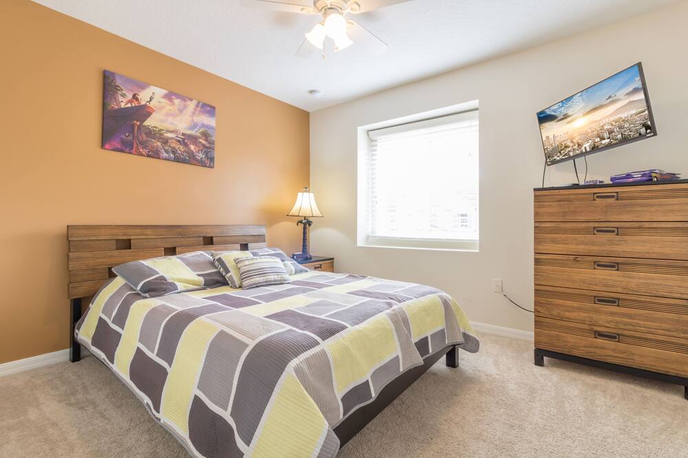 Photo of Bedroom in Crestwynd Bay
