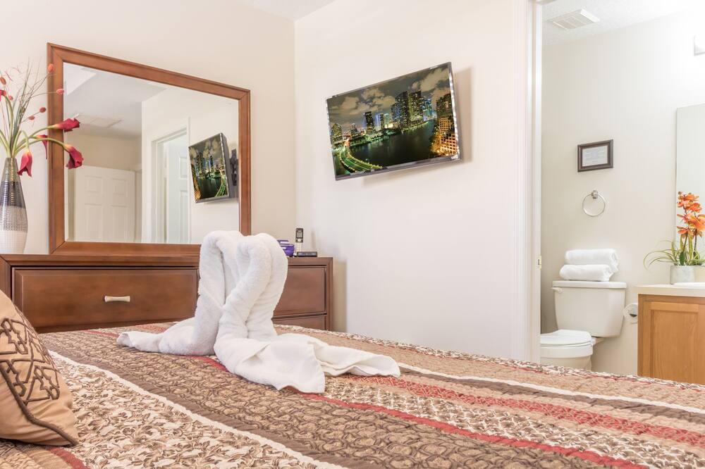 Photo of Bedroom in Crestwynd Bay