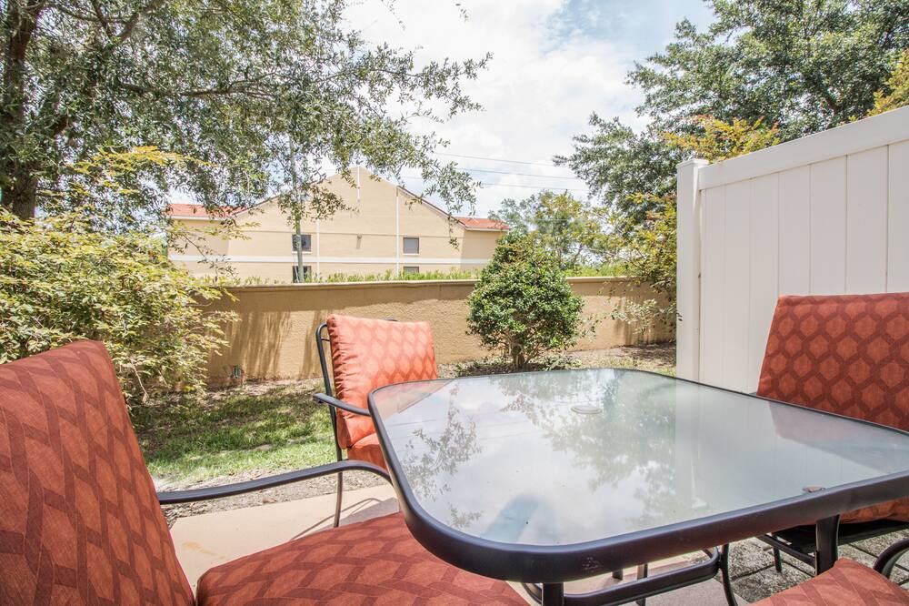 Photo of Patio Balcony in Crestwynd Bay