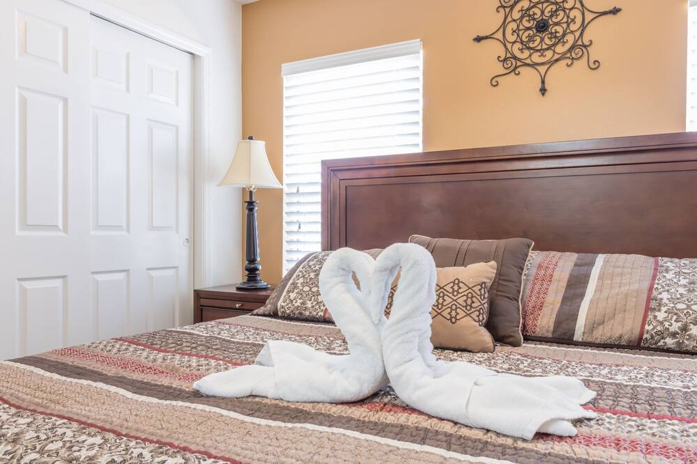 Photo of Bedroom in Crestwynd Bay