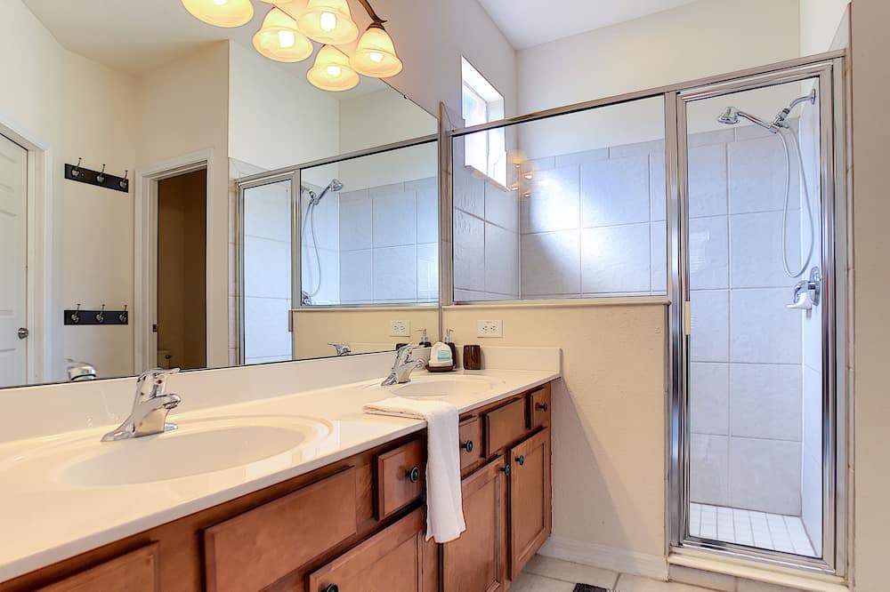 Photo of Bathroom in Watersong
