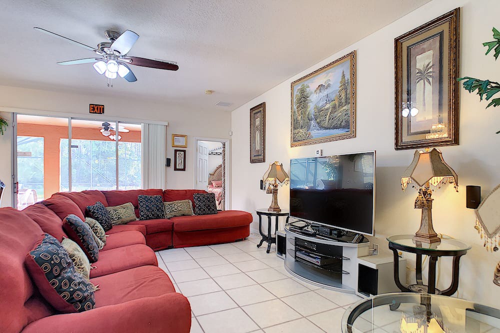 Photo of Livingroom in Watersong