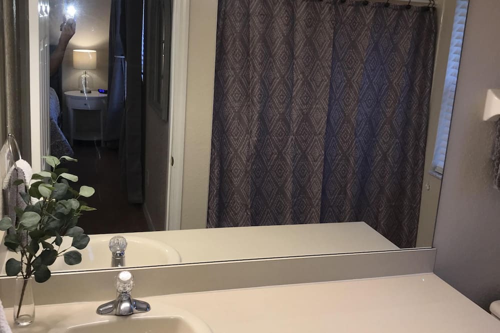 Photo of Bathroom in Regal Palms