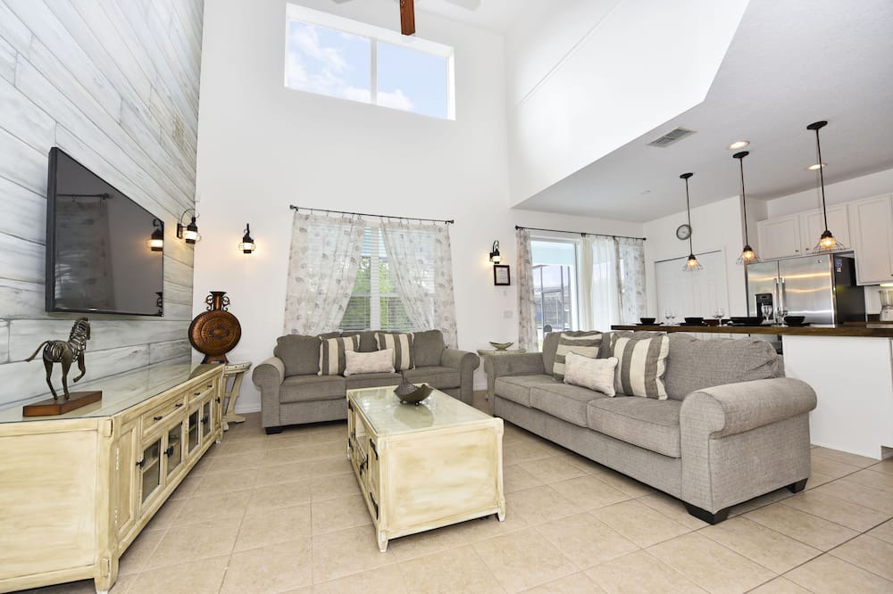Photo of Livingroom in Watersong