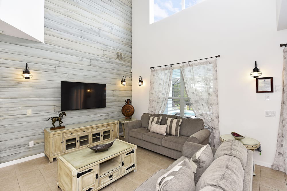 Photo of Livingroom in Watersong