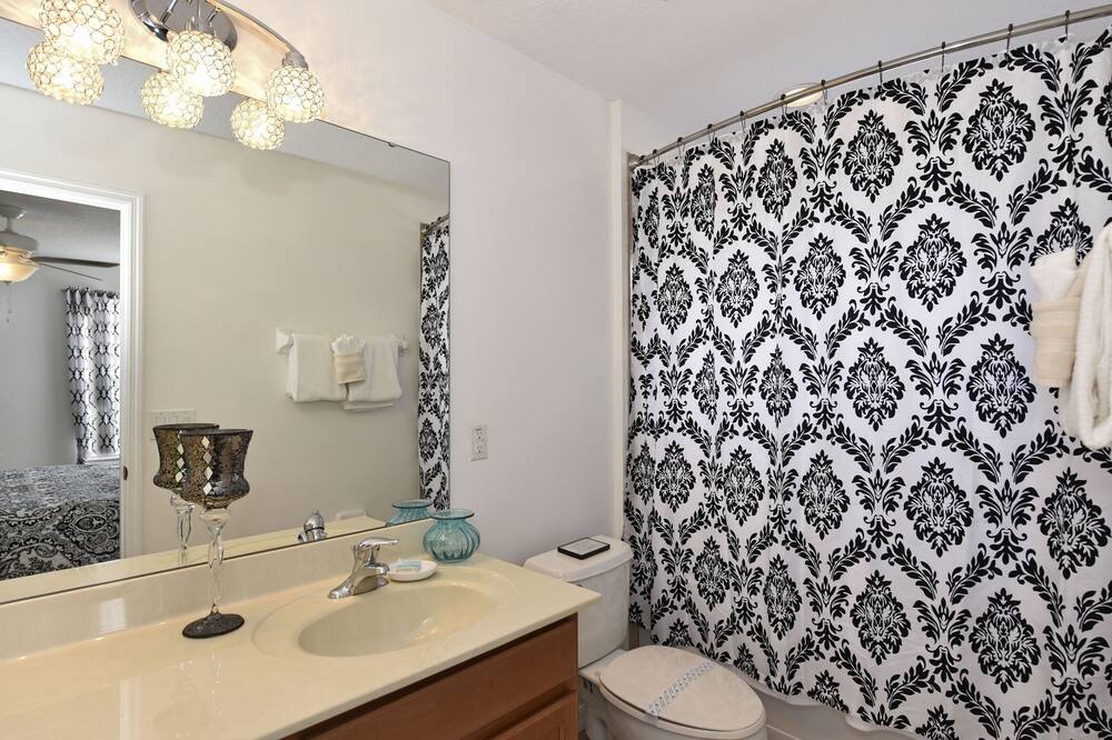 Photo of Bathroom in Watersong