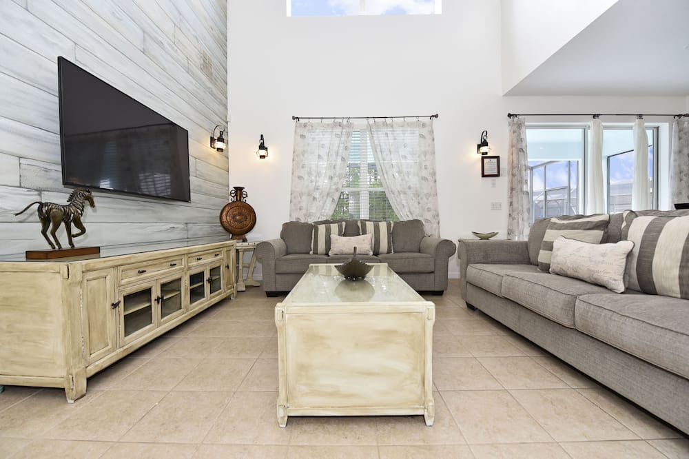 Photo of Livingroom in Watersong