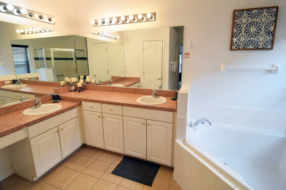 Photo of Bathroom in Highgate Park