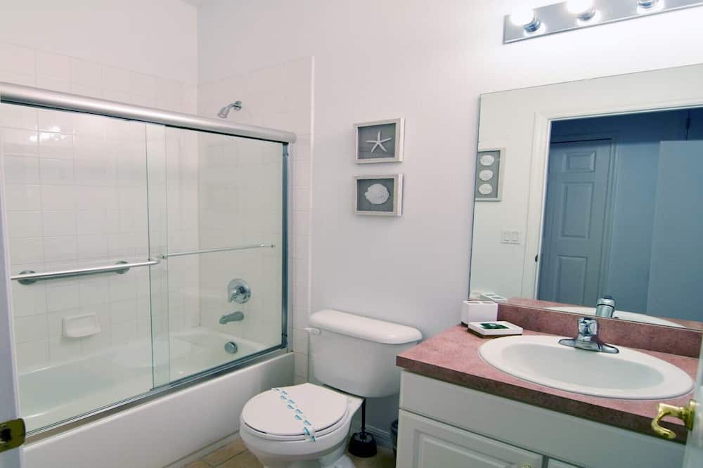 Photo of Bathroom in Highgate Park