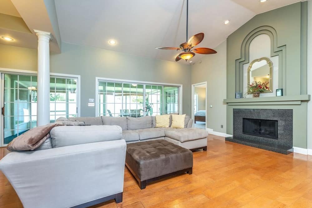 Photo of Livingroom in Ventura