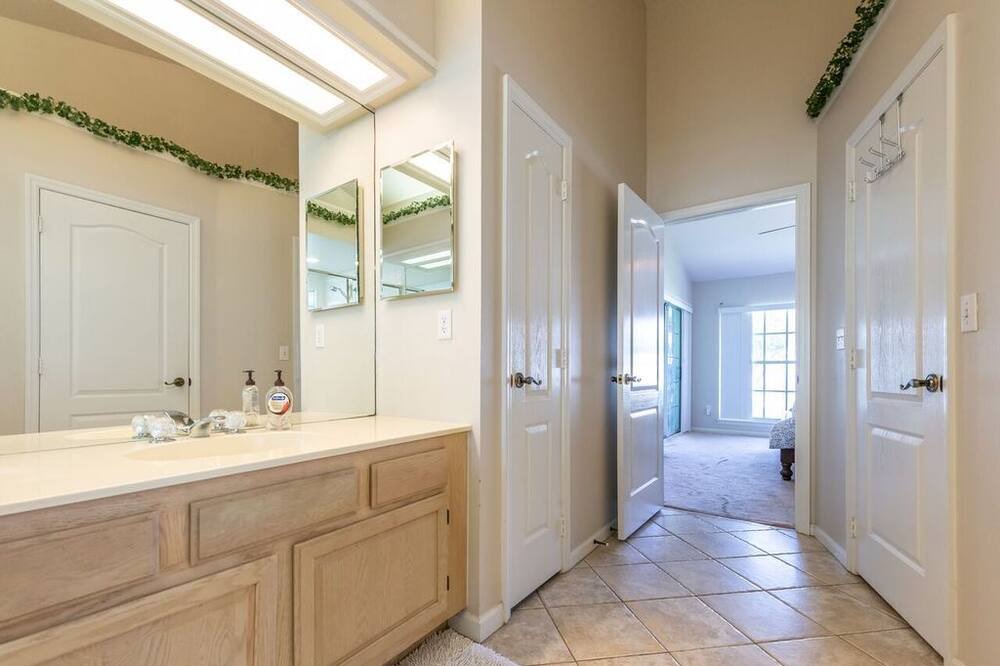 Photo of Bathroom in Ventura