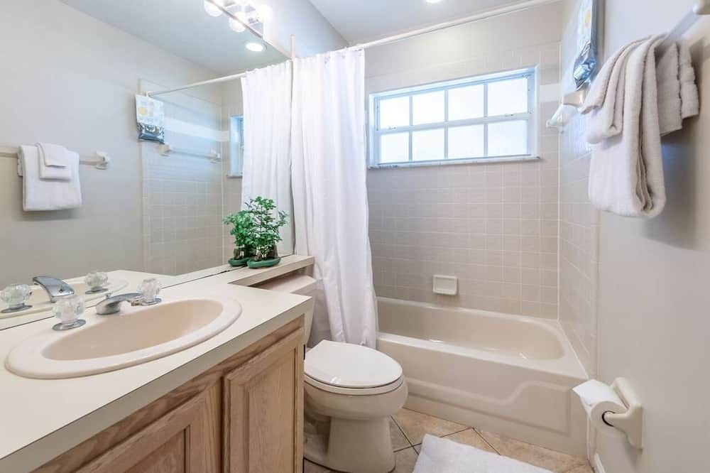 Photo of Bathroom in Ventura