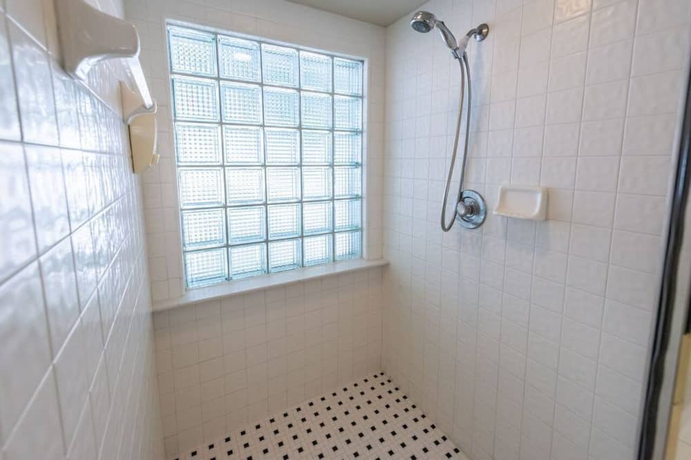 Photo of Bathroom in Ventura