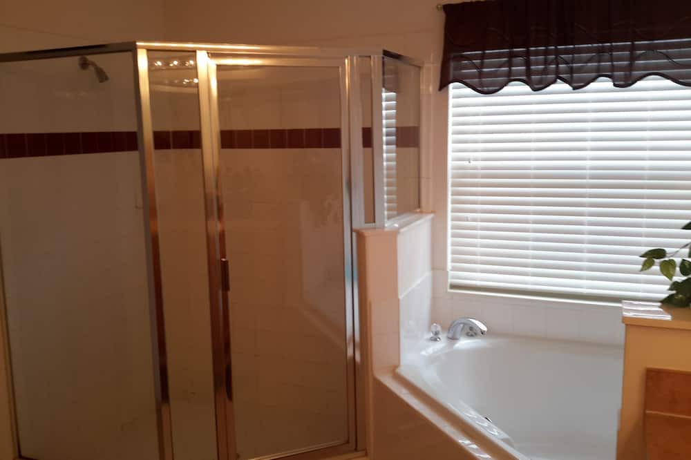 Photo of Bathroom in Highgate Park