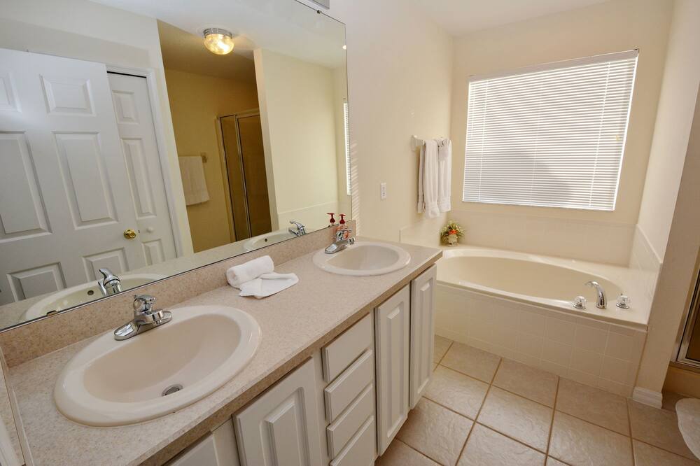 Photo of Bathroom in Lake Wilson Preserve