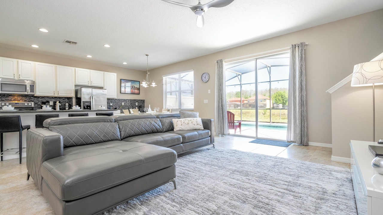 Photo of Livingroom in Seasons