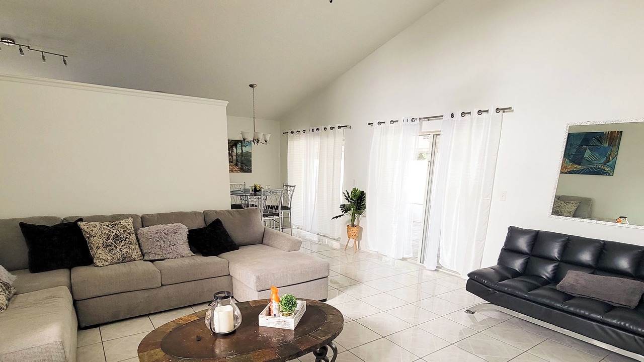 Photo of Livingroom in Mill Run