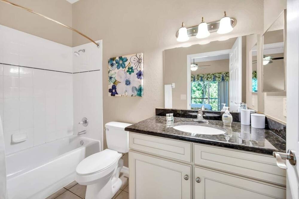 Photo of Bathroom in Bahama Bay