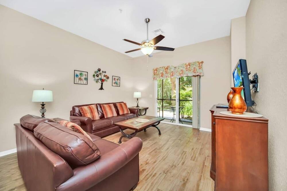 Photo of Livingroom in Bahama Bay