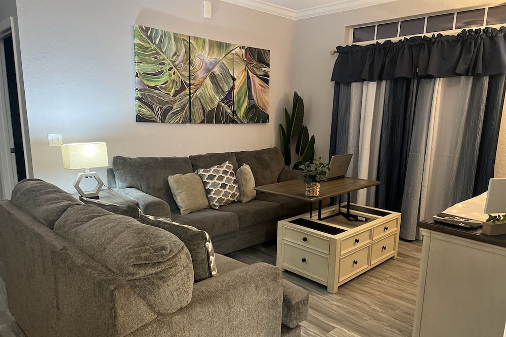Photo of Livingroom in Four Corners