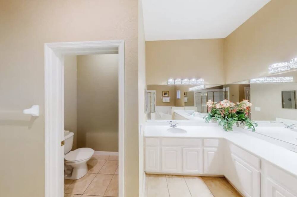 Photo of Bathroom in Bahama Bay