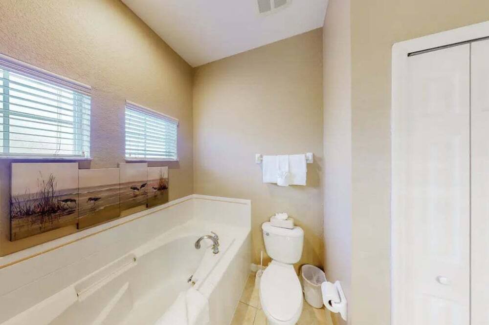 Photo of Bathroom in Bahama Bay