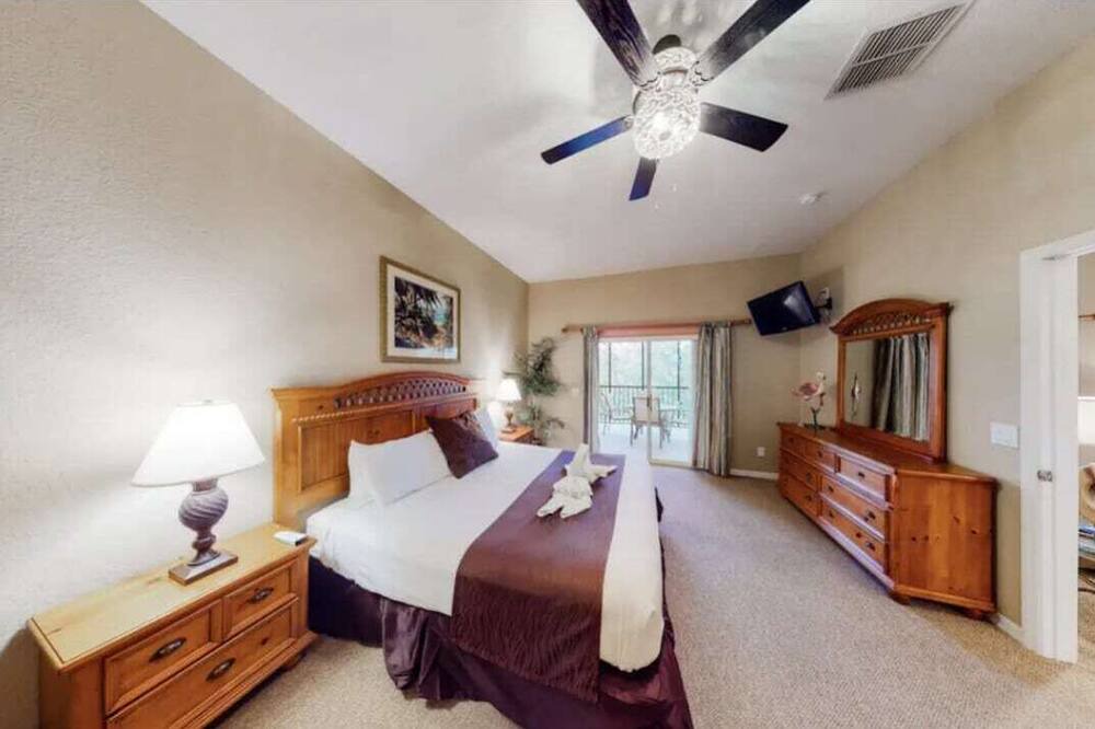 Photo of Bedroom in Bahama Bay
