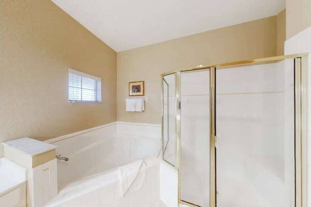 Photo of Bathroom in Bahama Bay