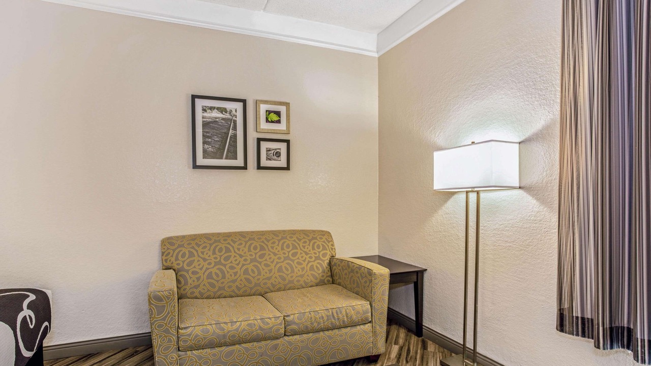Photo of Bedroom in Airport North