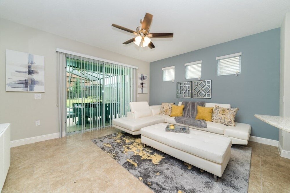 Photo of Livingroom in Loughman