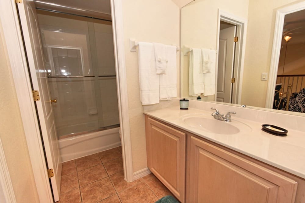 Photo of Bathroom in Highlands Reserve